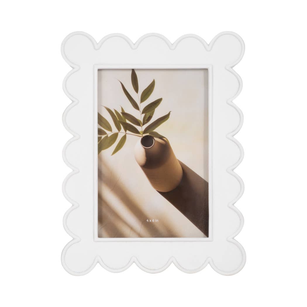 Sagebrook Home - Photo Frame - Resin with Decorative Scalloped Edge