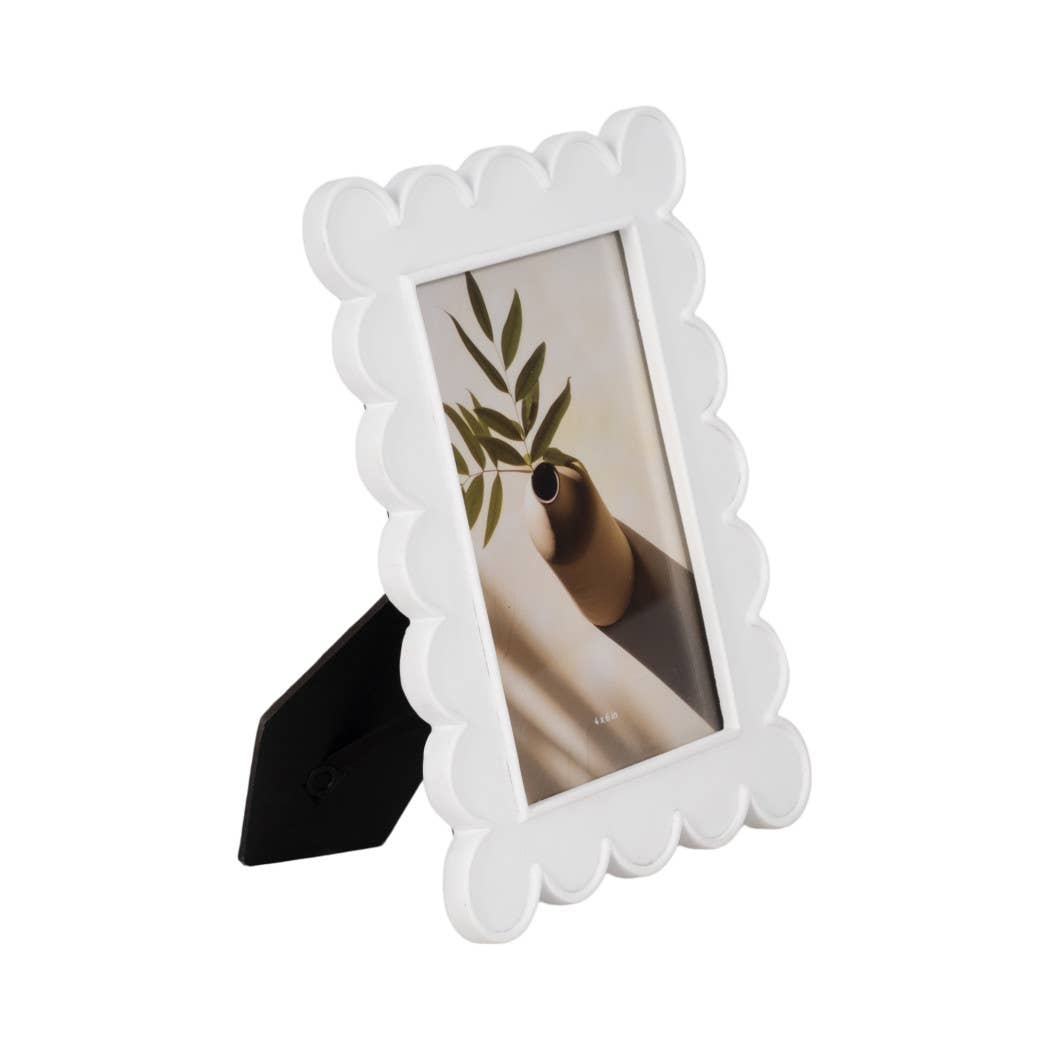 Sagebrook Home - Photo Frame - Resin with Decorative Scalloped Edge