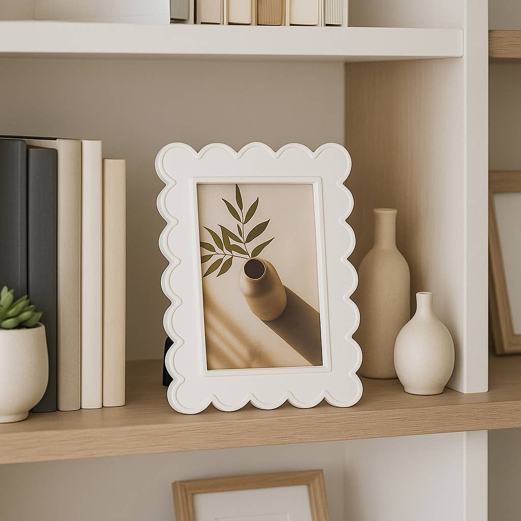 Sagebrook Home - Photo Frame - Resin with Decorative Scalloped Edge