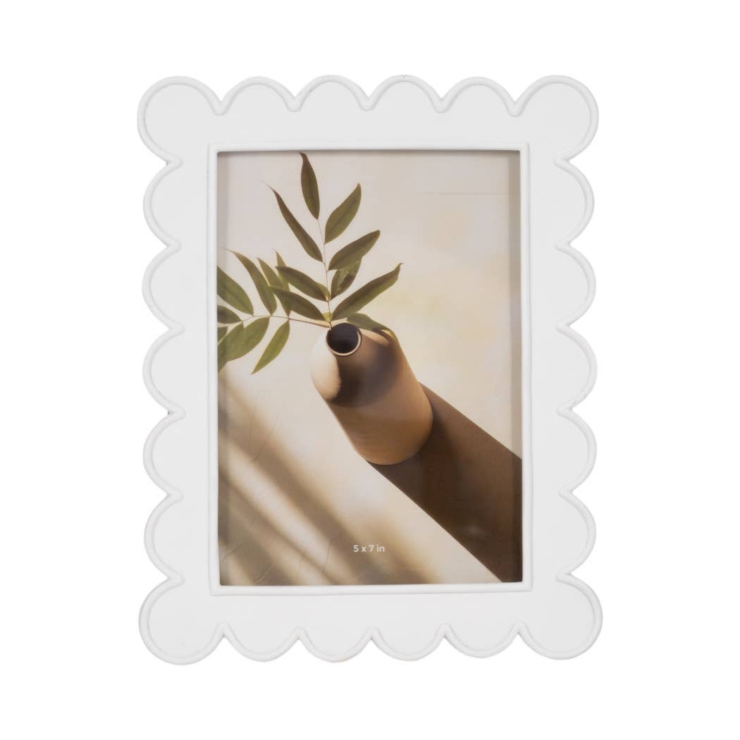 Sagebrook Home - Photo Frame - Resin with Decorative Scalloped Edge