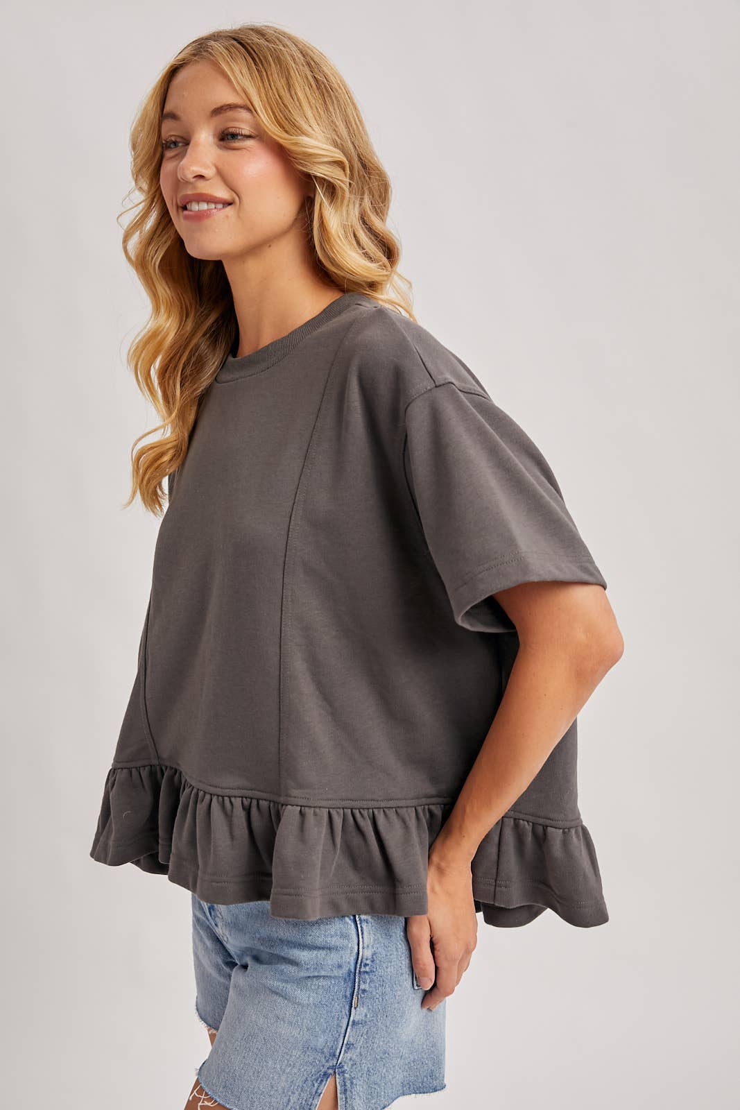 Bluivy - RUFFLED PEPLUM HEM BOXY SWING KNIT TEE
