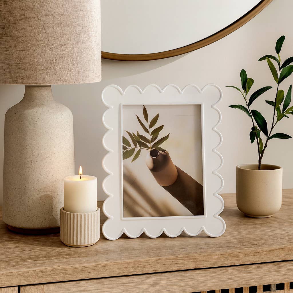 Sagebrook Home - Photo Frame - Resin with Decorative Scalloped Edge