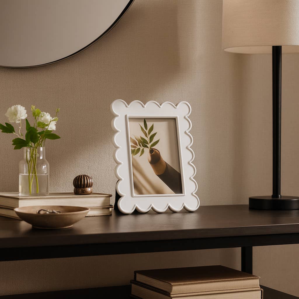 Sagebrook Home - Photo Frame - Resin with Decorative Scalloped Edge