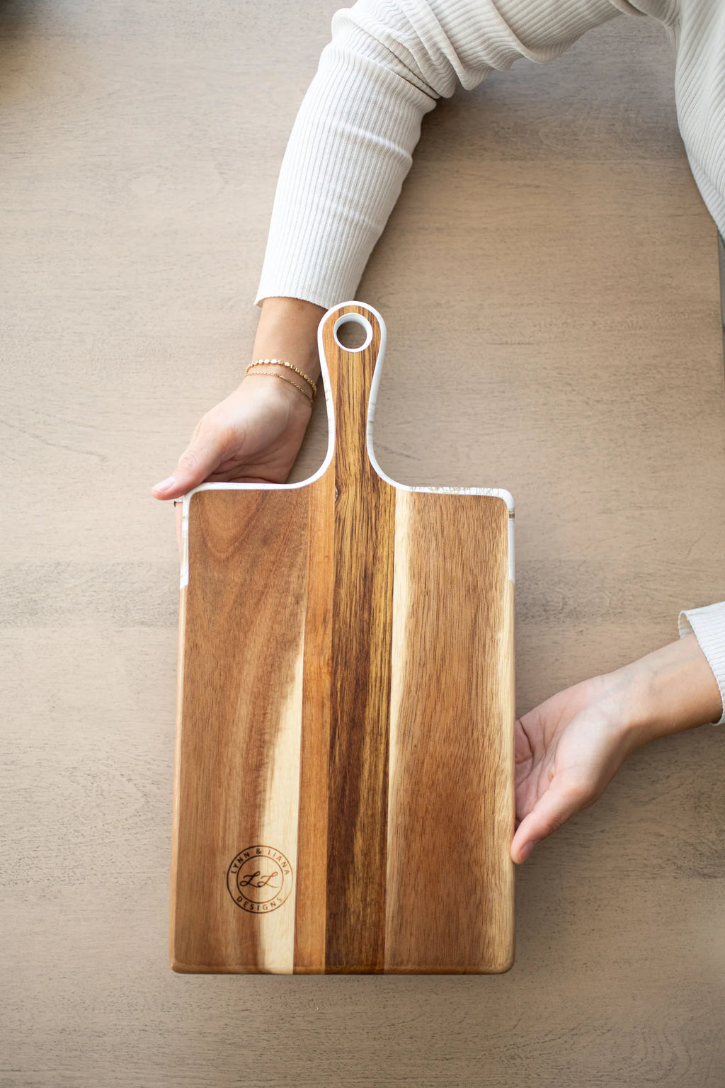 Lynn & Liana Medium Acacia Cheese Board