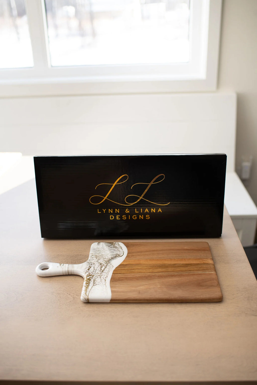 Lynn & Liana Medium Acacia Cheese Board