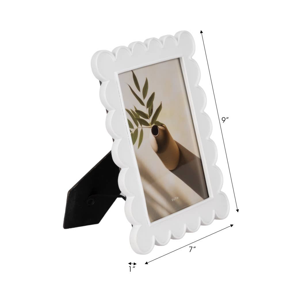 Sagebrook Home - Photo Frame - Resin with Decorative Scalloped Edge