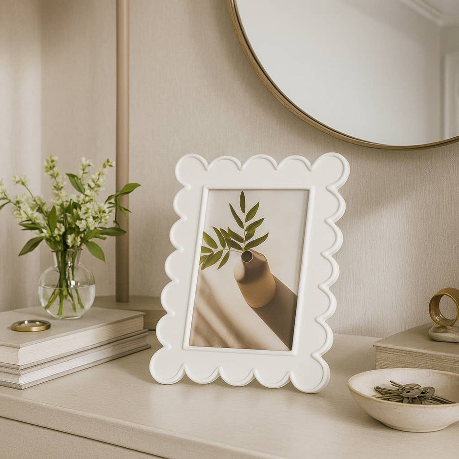 Sagebrook Home - Photo Frame - Resin with Decorative Scalloped Edge