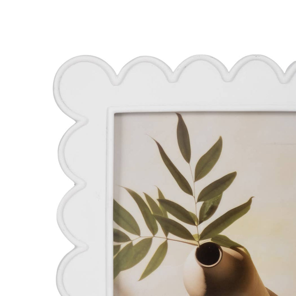 Sagebrook Home - Photo Frame - Resin with Decorative Scalloped Edge