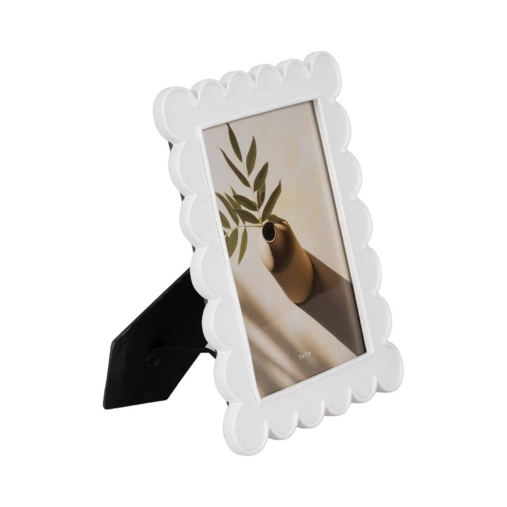 Sagebrook Home - Photo Frame - Resin with Decorative Scalloped Edge